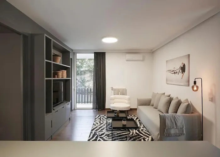 Serene Retreat In Glyfada