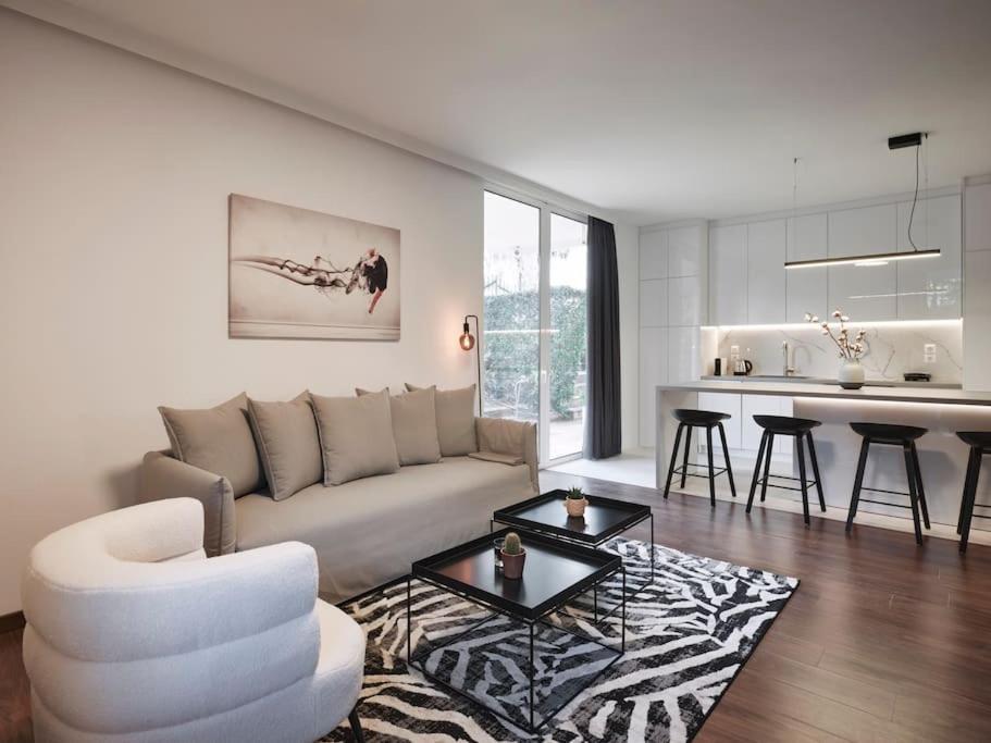 Serene Retreat In Glyfada * Athènes